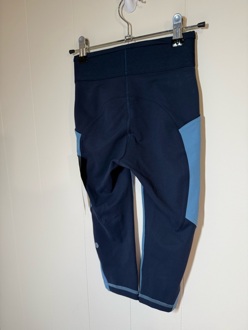 Lululemon Logo Waistband Everlux Train Crops 15” Blue Black Size 0 NWT - Picture 2 of 6